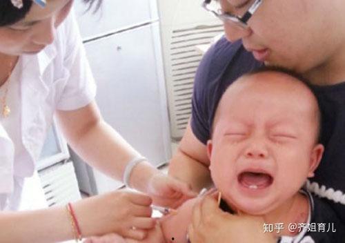 小孩打针的照片