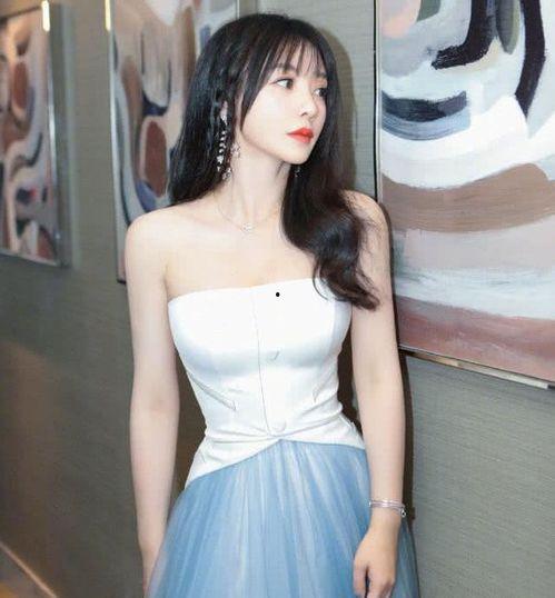 柳岩以前照片,从青涩校园到时尚辣妈，美丽蜕变之路